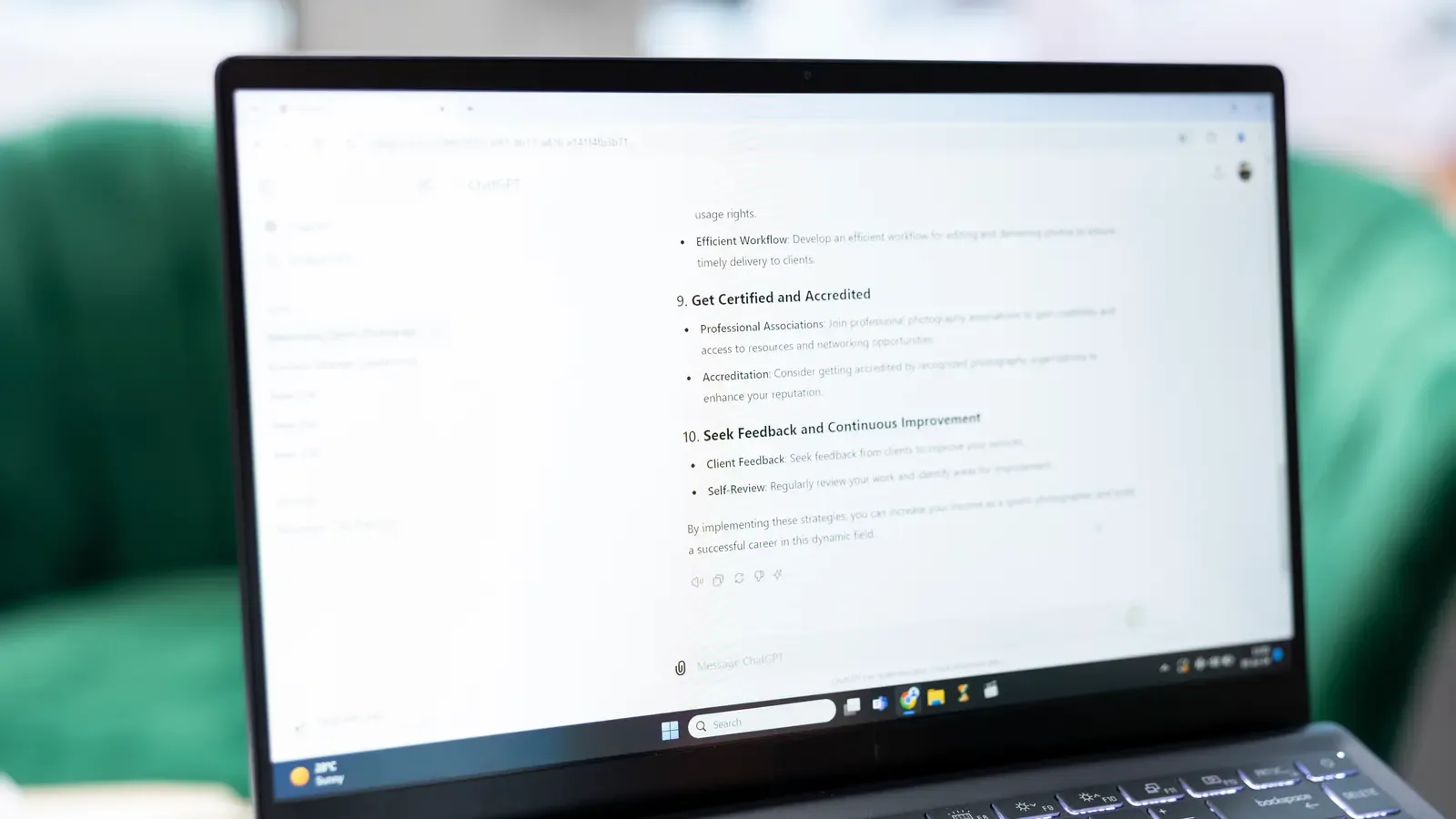 A laptop showing an AI-written answer at the top of search results